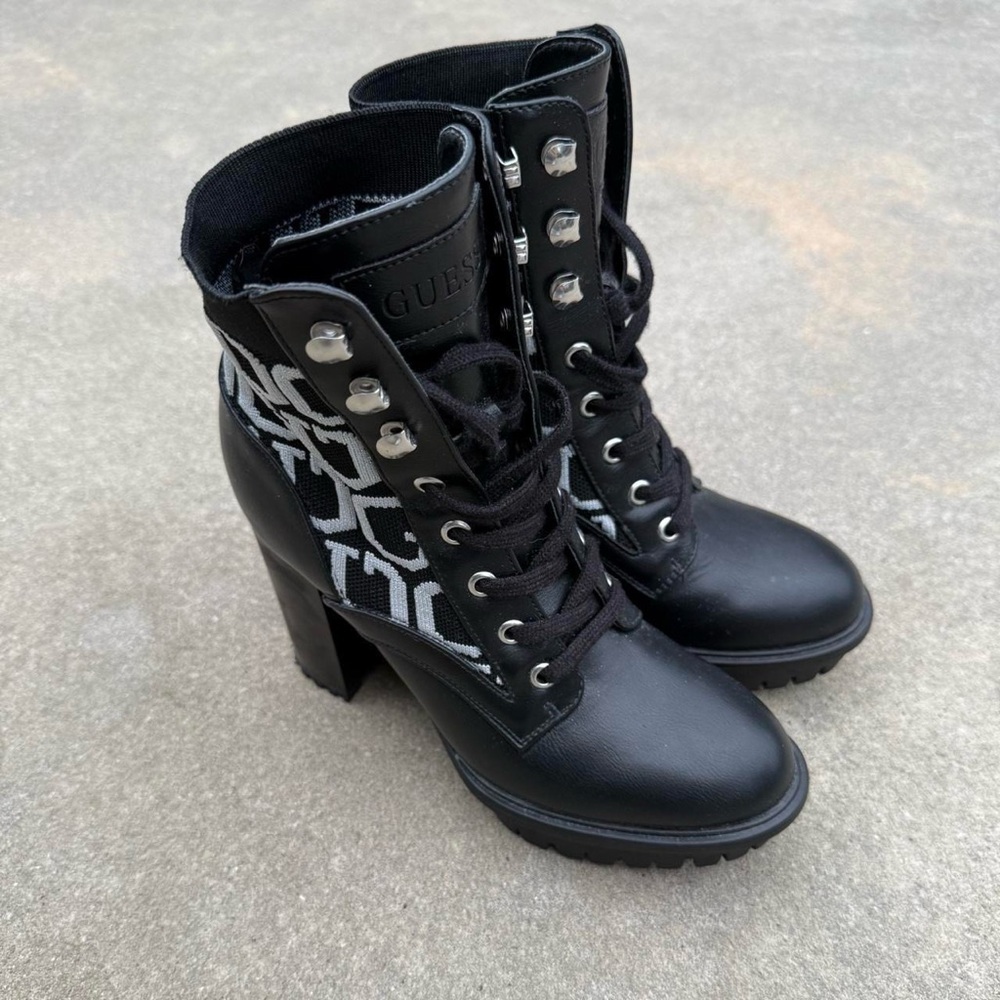 Cool vintage y2k 2000s black and white Guess platform heel goth style boots! 🦇 - Picture 5 of 8